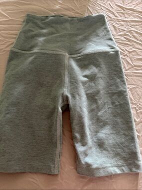Beyond Yoga High-Waist Biker Shorts in Light Sage